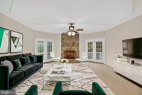 Living - 8178 Snead Loop, Gainesville, VA 20155 photo 4 of 7