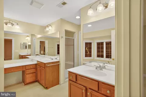 Bath - 8178 Snead Loop, Gainesville, VA 20155 photo 1 of 4