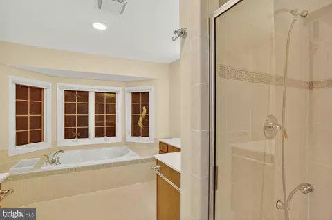 Bath - 8178 Snead Loop, Gainesville, VA 20155 photo 3 of 4