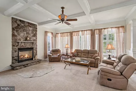 3320 Mccorkle Ct, Triangle, VA 22172