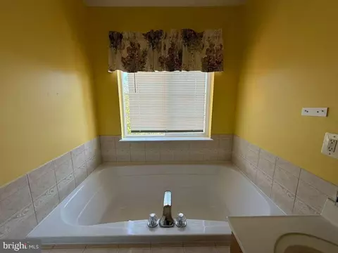 Bath - 8312 Wallace Ln, Manassas, VA 20109 photo 2 of 4