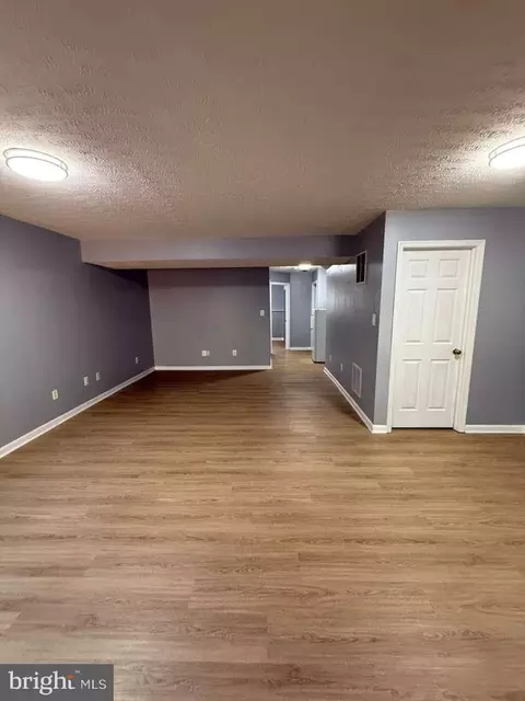 Living - 8312 Wallace Ln, Manassas, VA 20109 photo 4 of 4