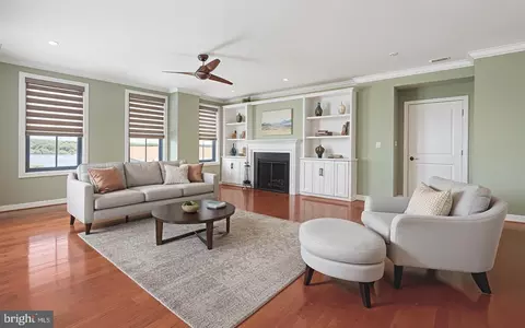 485 Harbor Side St #703, Woodbridge, VA 22191