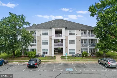 8083 Lacy Dr #101, Manassas, VA 20109