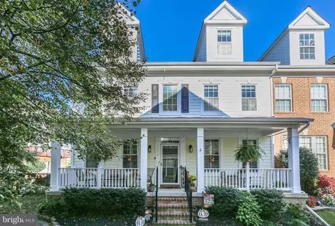 13818 Custis Sq, Woodbridge, VA 22191