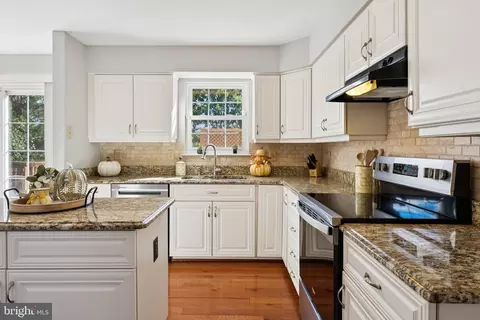Kitchen - 9579 Manassas Forge Dr, Manassas, VA 20111 photo 4 of 5