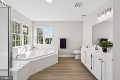 Bath - 9579 Manassas Forge Dr, Manassas, VA 20111 photo 2 of 6