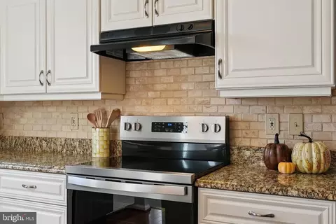 Kitchen - 9579 Manassas Forge Dr, Manassas, VA 20111 photo 3 of 5