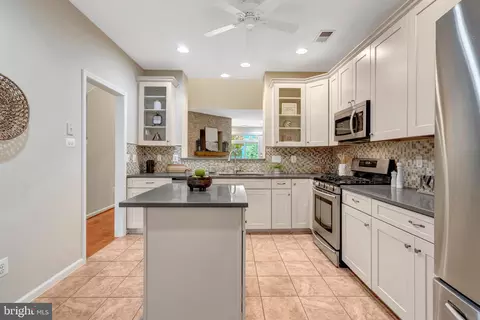 Kitchen - 6524 Box Elder Loop, Gainesville, VA 20155 photo 4 of 4