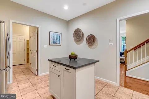 Kitchen - 6524 Box Elder Loop, Gainesville, VA 20155 photo 3 of 4