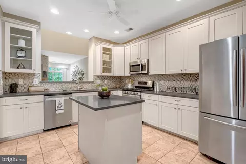 Kitchen - 6524 Box Elder Loop, Gainesville, VA 20155 photo 2 of 4