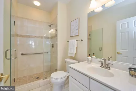 Bath - 13516 Norwick Pl, Gainesville, VA 20155 photo 1 of 2