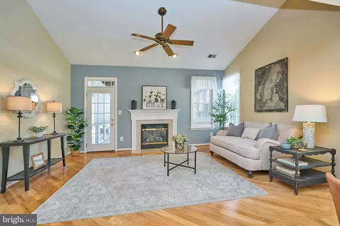 Living - 13516 Norwick Pl, Gainesville, VA 20155 photo 1 of 3