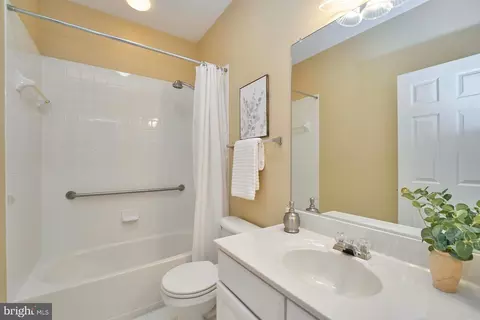 Bath - 13516 Norwick Pl, Gainesville, VA 20155 photo 2 of 2