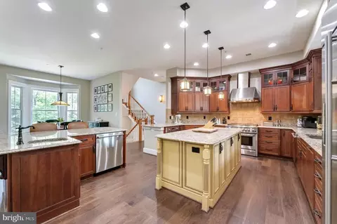 Kitchen - 14428 Eagle Island Ct, Gainesville, VA 20155 photo 2 of 7
