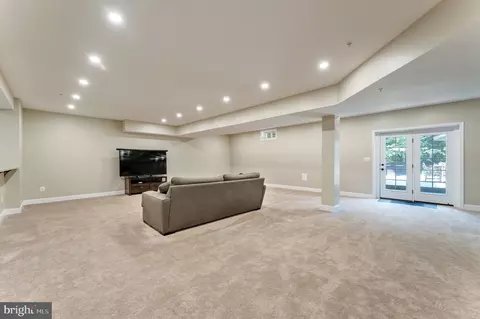 Living - 14428 Eagle Island Ct, Gainesville, VA 20155 photo 4 of 5