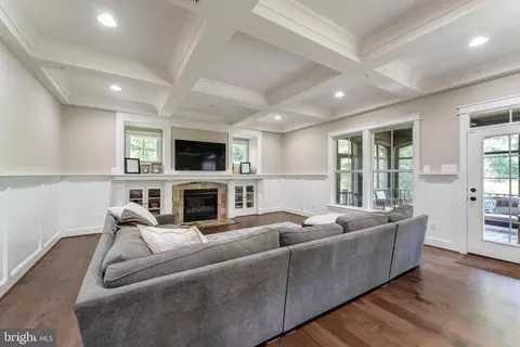 Living - 14428 Eagle Island Ct, Gainesville, VA 20155 photo 1 of 5