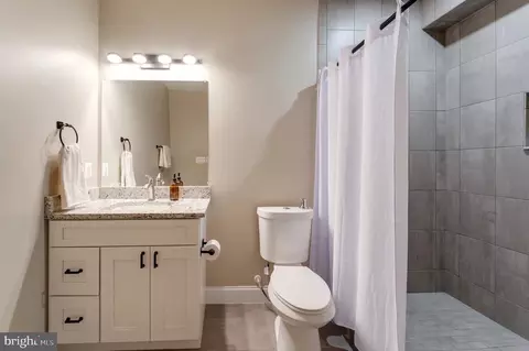 Bath - 14428 Eagle Island Ct, Gainesville, VA 20155 photo 6 of 6