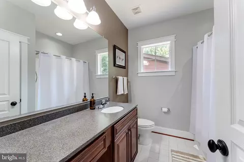 Bath - 14428 Eagle Island Ct, Gainesville, VA 20155 photo 3 of 6