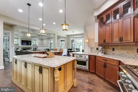 Kitchen - 14428 Eagle Island Ct, Gainesville, VA 20155 photo 5 of 7