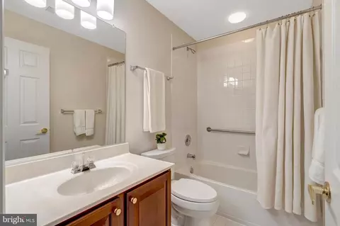Bath - 13404 Fieldstone Way, Gainesville, VA 20155 photo 5 of 7