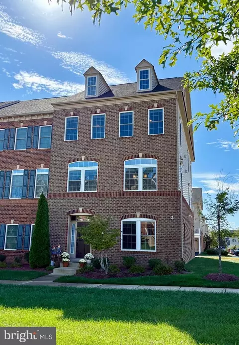 13716 Senea Dr, Gainesville, VA 20155