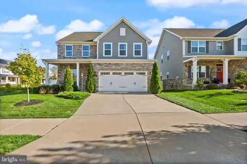 Exterior - 7471 Flag Point Ct, Manassas, VA 20109 photo 4 of 23