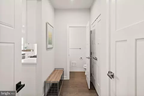Entry Way - 7471 Flag Point Ct, Manassas, VA 20109 photo 8 of 13