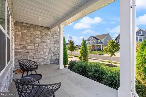 Exterior - 7471 Flag Point Ct, Manassas, VA 20109 photo 6 of 23