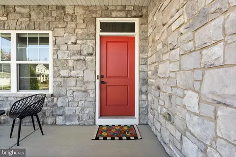 Exterior - 7471 Flag Point Ct, Manassas, VA 20109 photo 8 of 23
