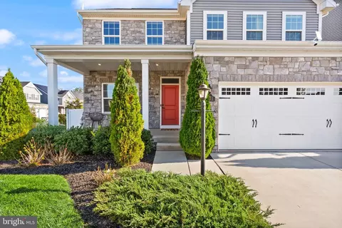 Exterior - 7471 Flag Point Ct, Manassas, VA 20109 photo 5 of 23