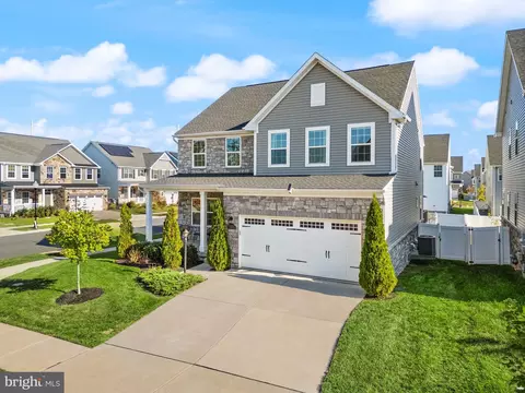 Exterior - 7471 Flag Point Ct, Manassas, VA 20109 photo 2 of 23