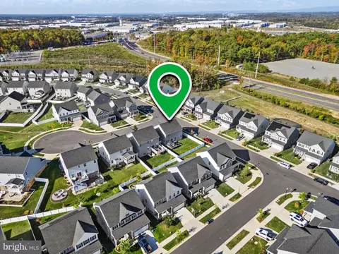 View/Area - 7471 Flag Point Ct, Manassas, VA 20109 photo 8 of 12