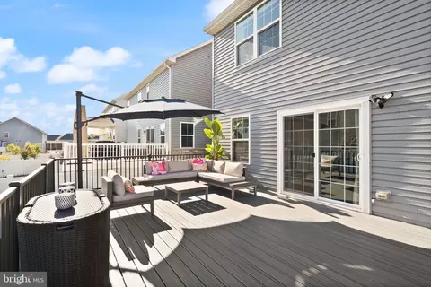 Exterior - 7471 Flag Point Ct, Manassas, VA 20109 photo 12 of 23