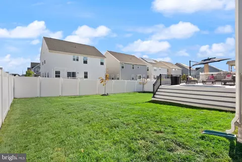 Exterior - 7471 Flag Point Ct, Manassas, VA 20109 photo 14 of 23