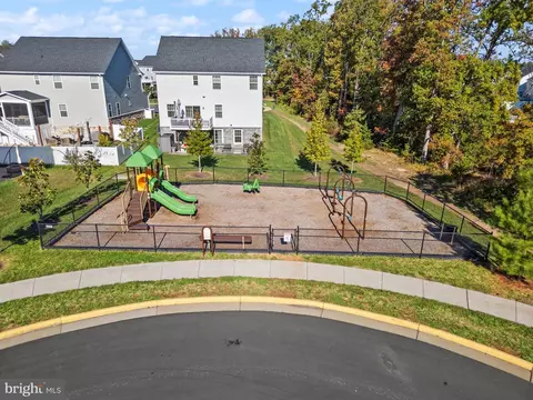 View/Area - 7471 Flag Point Ct, Manassas, VA 20109 photo 11 of 12