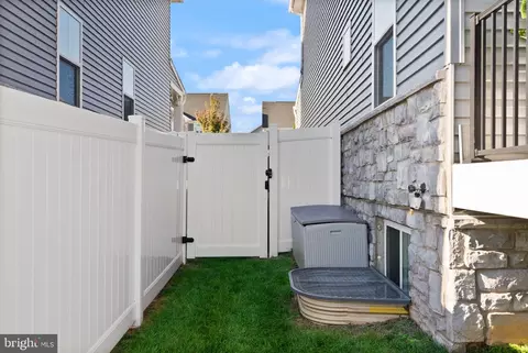 Exterior - 7471 Flag Point Ct, Manassas, VA 20109 photo 21 of 23