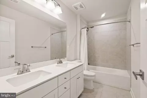 Bath - 7471 Flag Point Ct, Manassas, VA 20109 photo 2 of 2