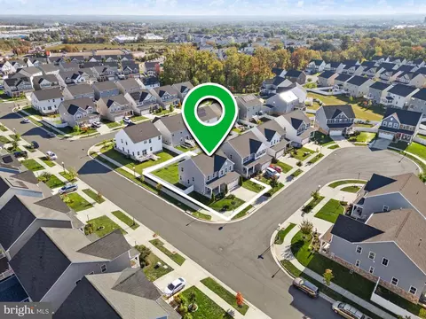 View/Area - 7471 Flag Point Ct, Manassas, VA 20109 photo 3 of 12