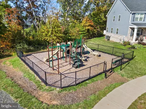 View/Area - 7471 Flag Point Ct, Manassas, VA 20109 photo 10 of 12