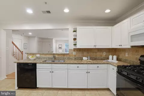 Kitchen - 11256 Stagestone Way, Manassas, VA 20109 photo 3 of 4