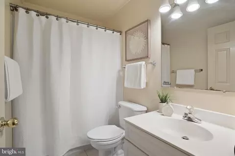 Bath - 11256 Stagestone Way, Manassas, VA 20109 photo 1 of 4