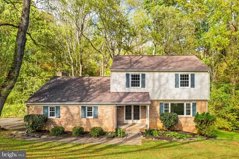 10536 Knollwood Dr, Manassas, VA 20111