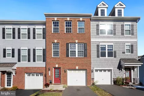 8754 Elsing Green Dr, Manassas, VA 20112