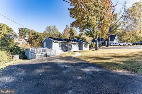 7822 Oak St, Manassas, VA 20111
