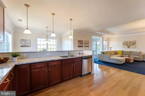 15251 Royal Crest Dr #306, Haymarket, VA 20169