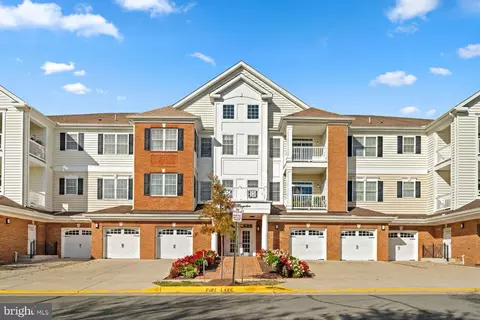 15201 Royal Crest Dr #407, Haymarket, VA 20169