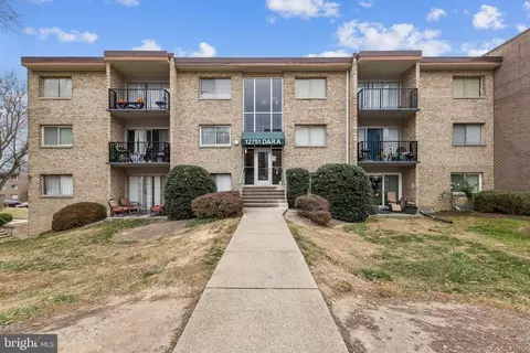 12751 Dara Dr #102, Woodbridge, VA 22192