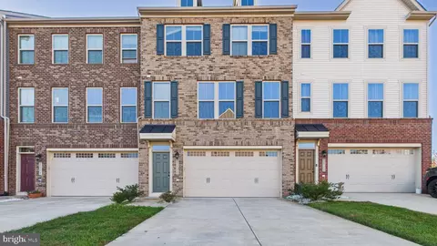 8909 Foxway Ridge Ln, Manassas, VA 20110