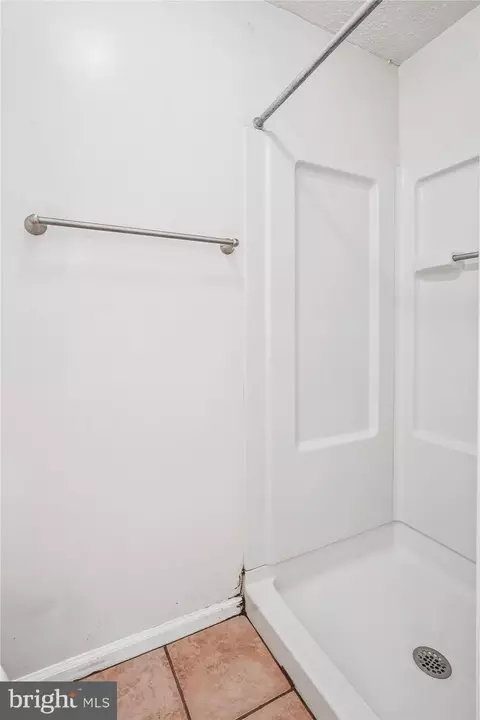 Bath - 14740 Winding Loop, Woodbridge, VA 22191 photo 1 of 2